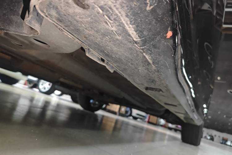 Used Dongfeng Aeolus Yixuan 2022 230T Automatic Adaptive-Beam Knight Edition Left Side Sill