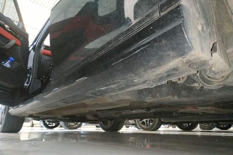 Used Dongfeng Aeolus Yixuan 2022 230T Automatic Tiger Roar Edition Left Side Sill