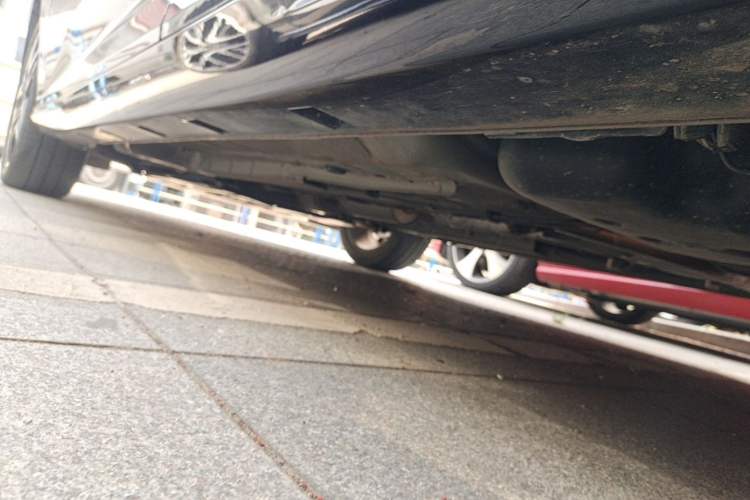 Used Dongfeng Aeolus Yixuan 2022 230T Automatic Tiger Roar Edition Left Side Sill