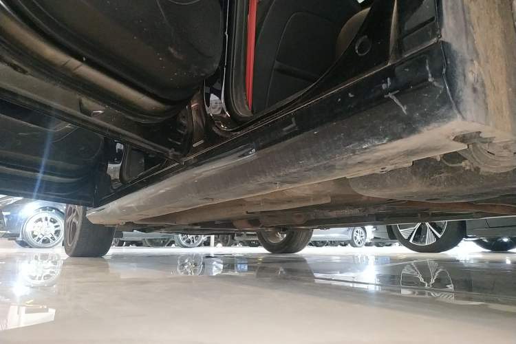 Used Dongfeng Aeolus Yixuan 2022 230T Automatic Tiger Roar Edition Left Side Sill