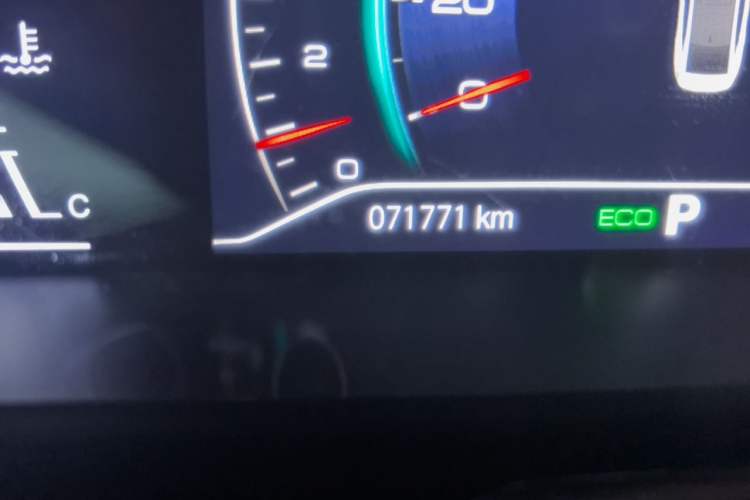 Used Dongfeng Aeolus Yixuan 2022 230T Automatic Adaptive-Beam Knight Edition Odometer Close Up