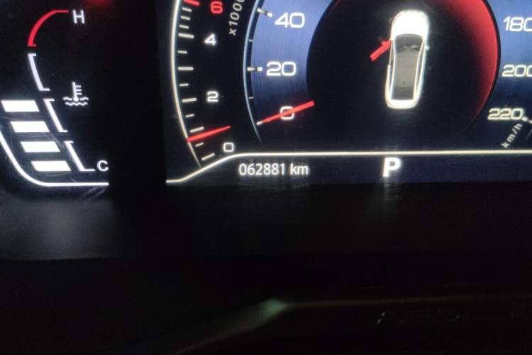 Used Dongfeng Aeolus Yixuan 2022 230T Automatic Adaptive-Beam Knight Edition Odometer Close Up