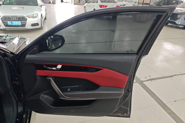 Used Dongfeng Aeolus Yixuan 2022 230T Automatic Adaptive-Beam Knight Edition Right Front Door Interior