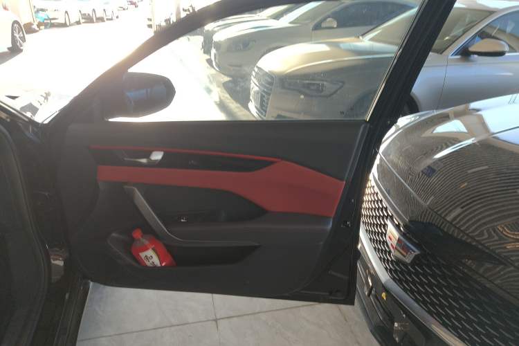 Used Dongfeng Aeolus Yixuan 2022 230T Automatic Adaptive-Beam Knight Edition Right Front Door Interior