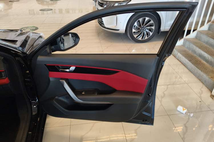 Used Dongfeng Aeolus Yixuan 2022 230T Automatic Adaptive-Beam Knight Edition Right Front Door Interior