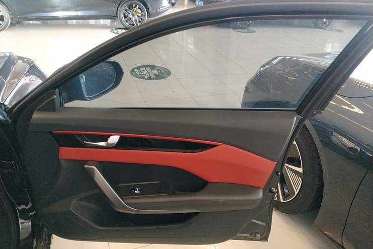 Used Dongfeng Aeolus Yixuan 2022 230T Automatic Tiger Roar Edition Right Front Door Interior