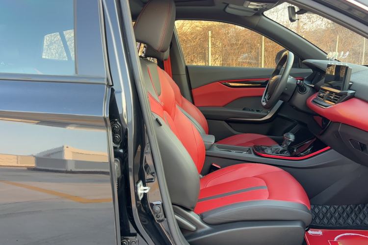 Used Dongfeng Aeolus Yixuan 2022 230T Automatic Adaptive-Beam Knight Edition Right Front Seat