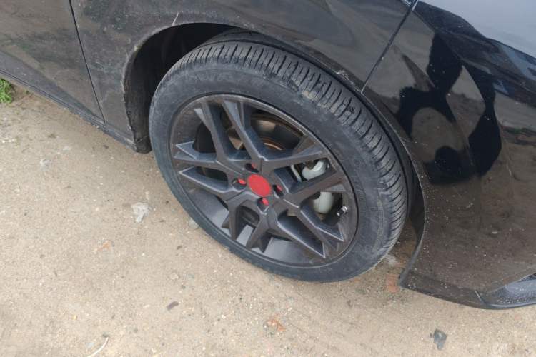 Used Dongfeng Aeolus Yixuan 2022 230T Automatic Adaptive-Beam Knight Edition Right Front Wheel Hub