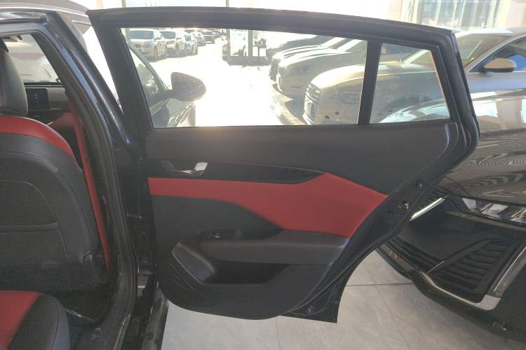 Used Dongfeng Aeolus Yixuan 2022 230T Automatic Adaptive-Beam Knight Edition Right Rear Door Interior