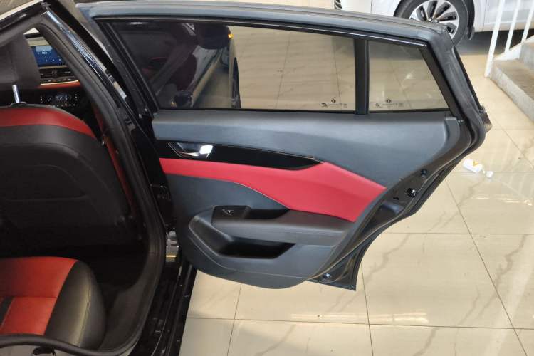 Used Dongfeng Aeolus Yixuan 2022 230T Automatic Adaptive-Beam Knight Edition Right Rear Door Interior