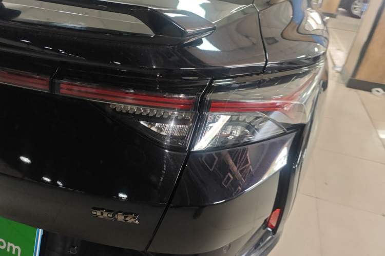 Used Dongfeng Aeolus Yixuan 2022 230T Automatic Adaptive-Beam Knight Edition Right Rear Taillight