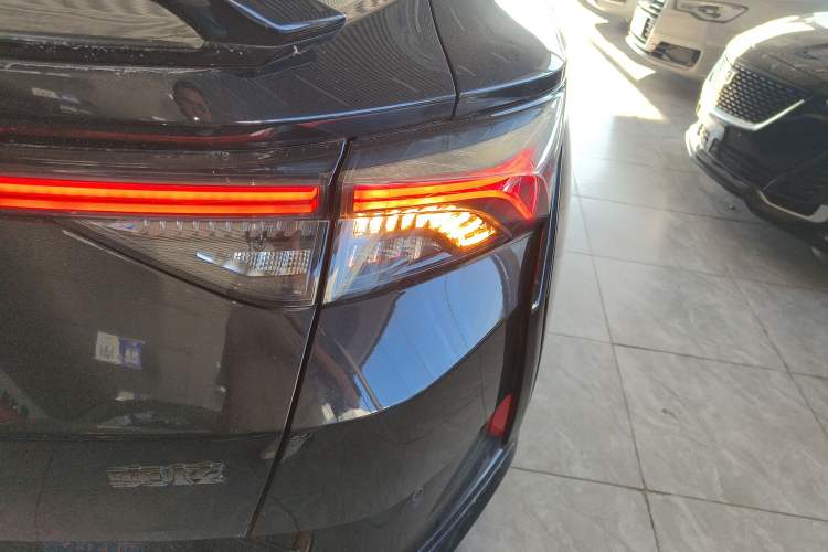 Used Dongfeng Aeolus Yixuan 2022 230T Automatic Adaptive-Beam Knight Edition Right Rear Taillight