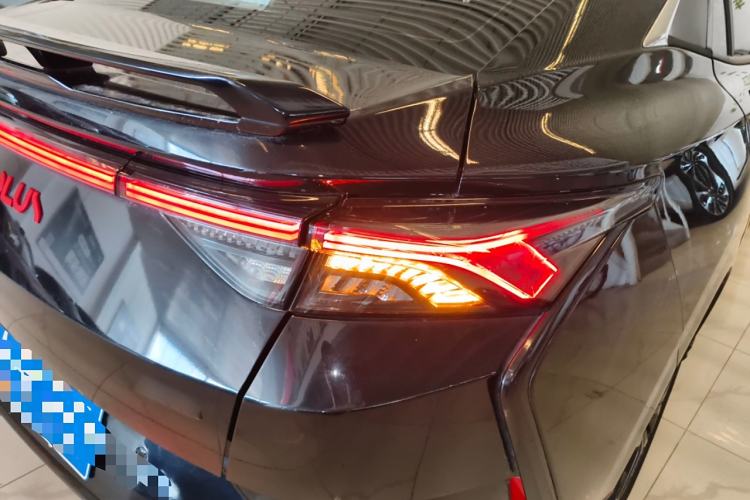 Used Dongfeng Aeolus Yixuan 2022 230T Automatic Adaptive-Beam Knight Edition Right Rear Taillight