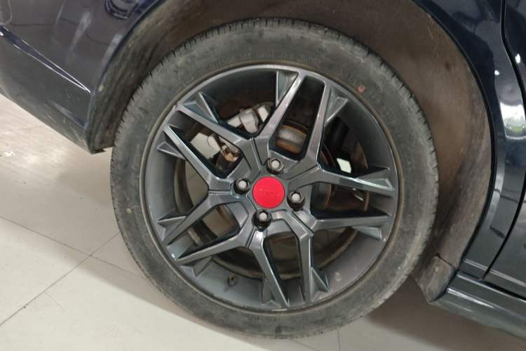 Used Dongfeng Aeolus Yixuan 2022 230T Automatic Adaptive-Beam Knight Edition Right Rear Wheel Hub