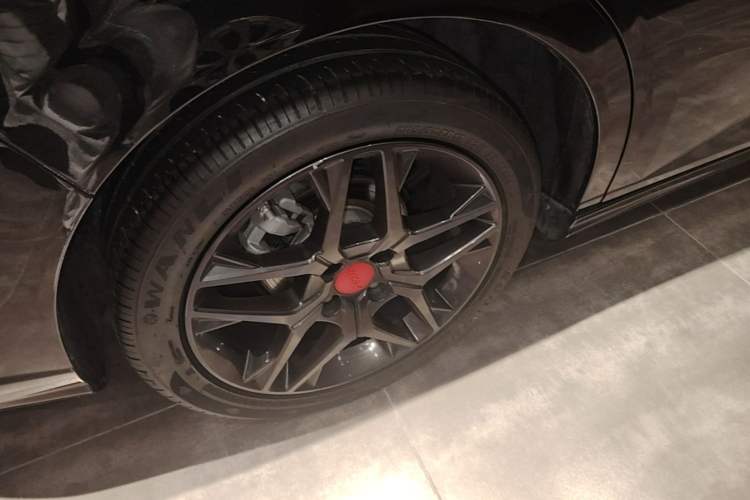 Used Dongfeng Aeolus Yixuan 2022 230T Automatic Adaptive-Beam Knight Edition Right Rear Wheel Hub