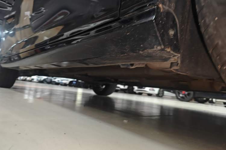 Used Dongfeng Aeolus Yixuan 2022 230T Automatic Adaptive-Beam Knight Edition Right Side Sill