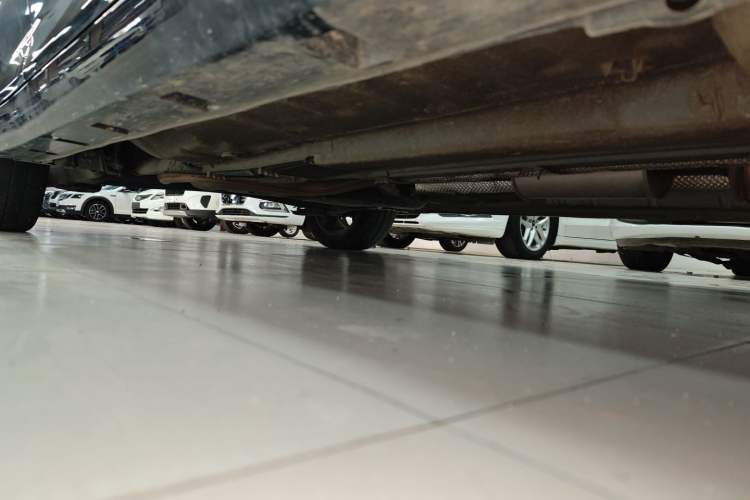Used Dongfeng Aeolus Yixuan 2022 230T Automatic Adaptive-Beam Knight Edition Right Side Sill
