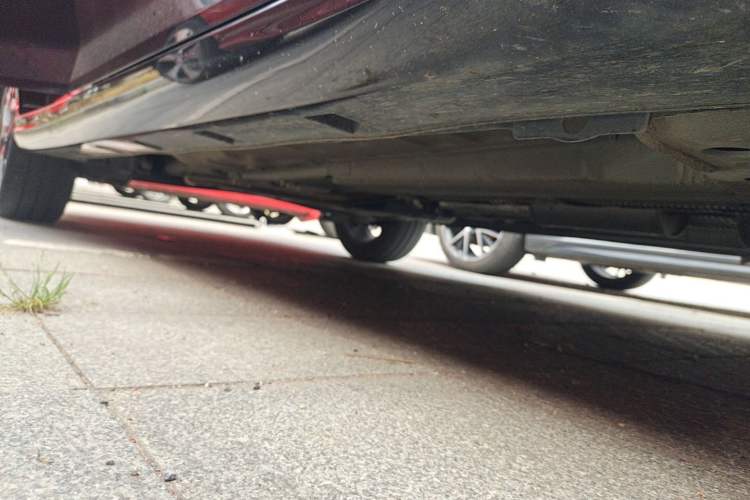 Used Dongfeng Aeolus Yixuan 2022 230T Automatic Tiger Roar Edition Right Side Sill