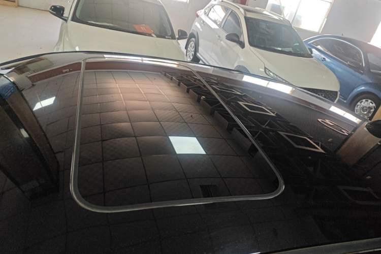 Used Dongfeng Aeolus Yixuan 2022 230T Automatic Adaptive-Beam Knight Edition Roof