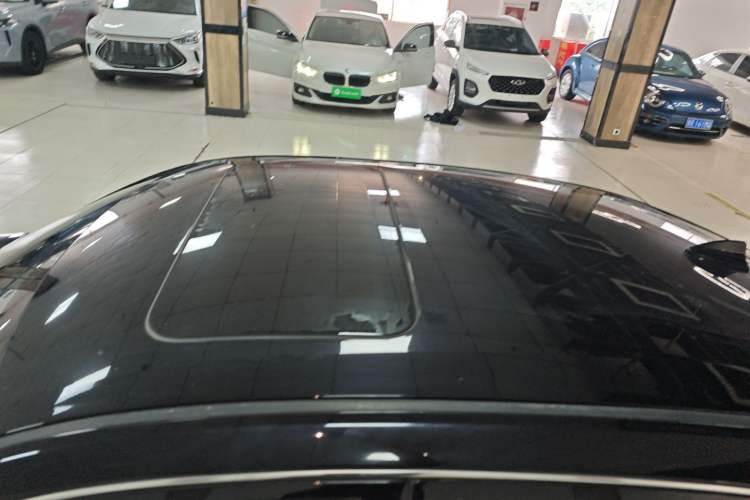 Used Dongfeng Aeolus Yixuan 2022 230T Automatic Adaptive-Beam Knight Edition Roof
