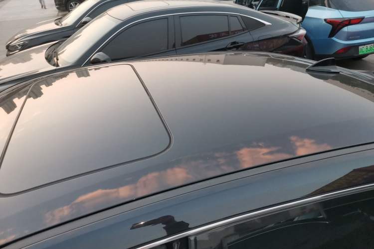 Used Dongfeng Aeolus Yixuan 2022 230T Automatic Adaptive-Beam Knight Edition Roof