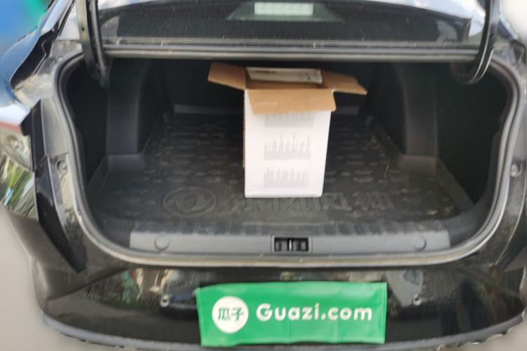 Used Dongfeng Aeolus Yixuan 2022 230T Automatic Adaptive-Beam Knight Edition Trunk