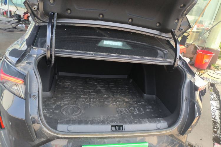 Used Dongfeng Aeolus Yixuan 2022 230T Automatic Adaptive-Beam Knight Edition Trunk