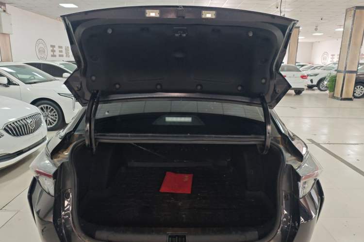 Used Dongfeng Aeolus Yixuan 2022 230T Automatic Adaptive-Beam Knight Edition Trunk