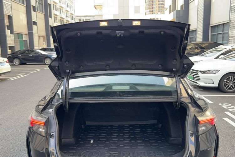 Used Dongfeng Aeolus Yixuan 2022 230T Automatic Adaptive-Beam Knight Edition Trunk