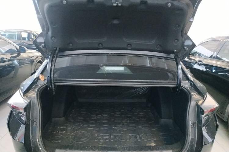 Used Dongfeng Aeolus Yixuan 2022 230T Automatic Tiger Roar Edition Trunk