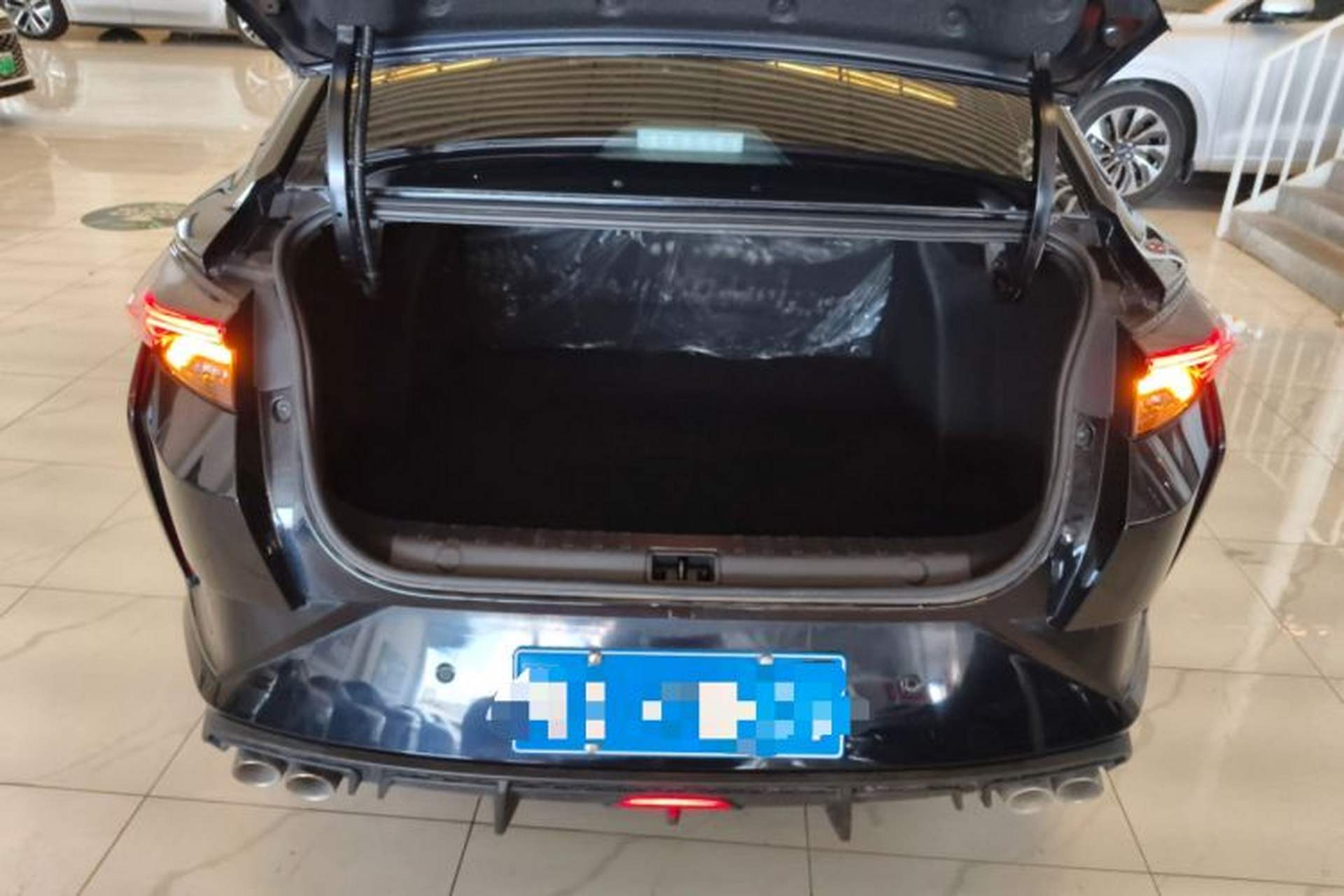 Used Dongfeng Aeolus Yixuan 2022 230T Automatic Adaptive-Beam Knight Edition Trunk