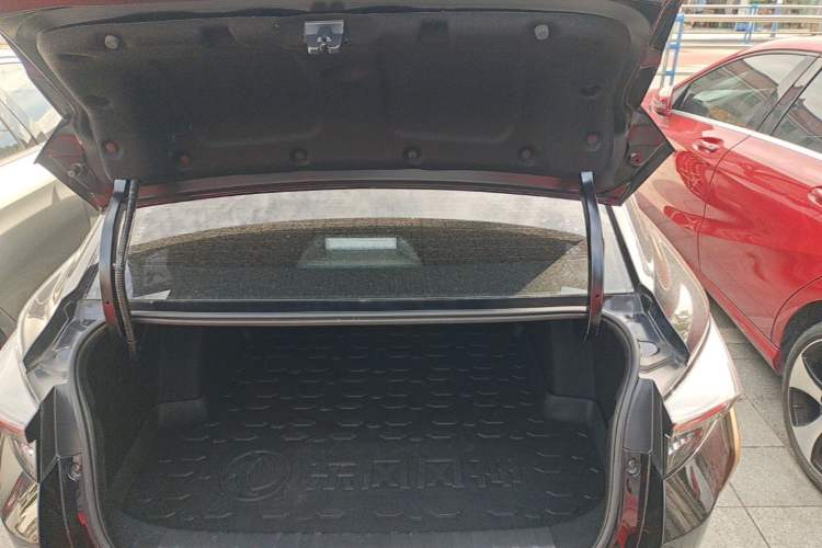Used Dongfeng Aeolus Yixuan 2022 230T Automatic Tiger Roar Edition Trunk