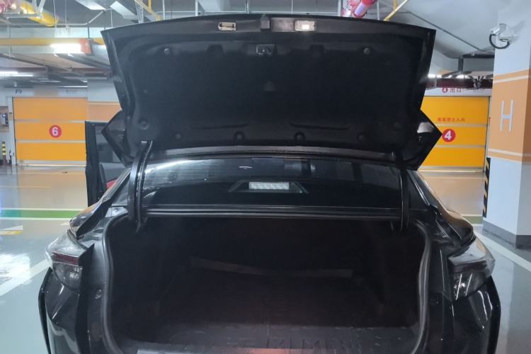 Used Dongfeng Aeolus Yixuan 2022 230T Automatic Adaptive-Beam Knight Edition Trunk