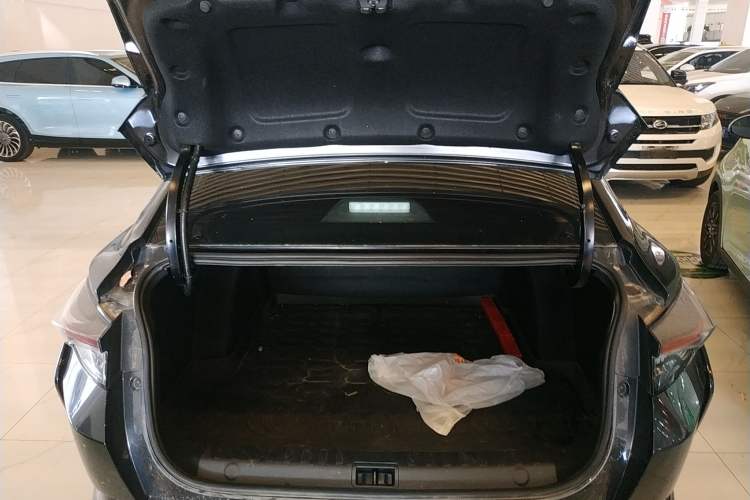 Used Dongfeng Aeolus Yixuan 2022 230T Automatic Tiger Roar Edition Trunk