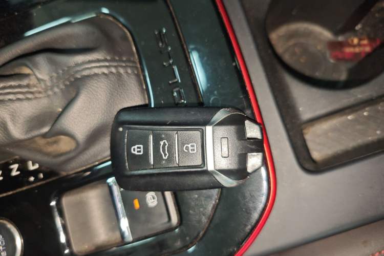 Used Dongfeng Aeolus Yixuan 2022 230T Automatic Adaptive-Beam Knight Edition Vehicle Key