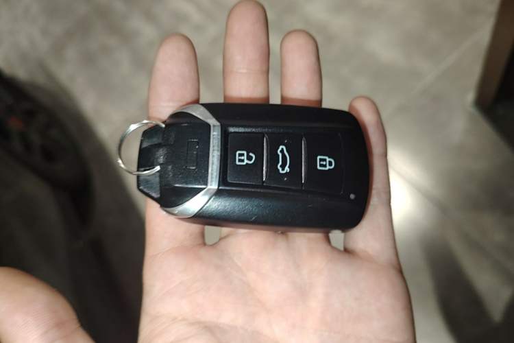 Used Dongfeng Aeolus Yixuan 2022 230T Automatic Adaptive-Beam Knight Edition Vehicle Key