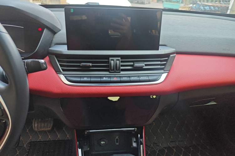 Used Dongfeng Aeolus Yixuan 2022 230T Automatic Adaptive-Beam Knight Edition Audio And AC Panel
