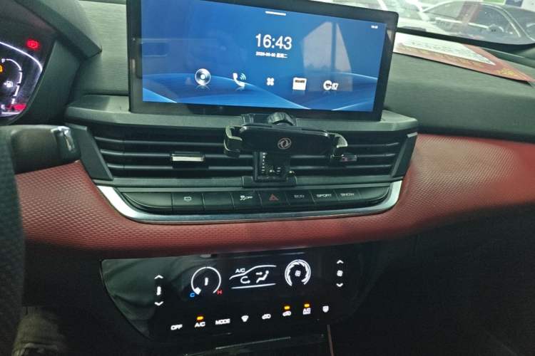 Used Dongfeng Aeolus Yixuan 2022 230T Automatic Adaptive-Beam Knight Edition Audio And AC Panel