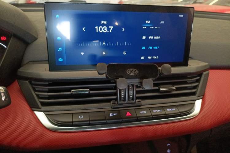 Used Dongfeng Aeolus Yixuan 2022 230T Automatic Adaptive-Beam Knight Edition Audio And AC Panel