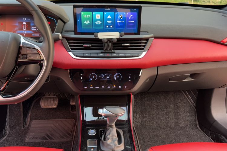Used Dongfeng Aeolus Yixuan 2022 230T Automatic Adaptive-Beam Knight Edition Audio And AC Panel