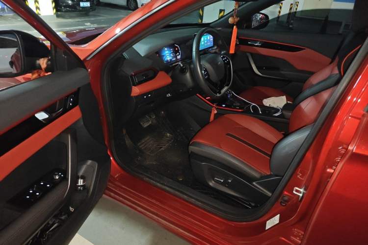 Used Dongfeng Aeolus Yixuan 2022 230T Automatic Adaptive-Beam Knight Edition Driver Seat