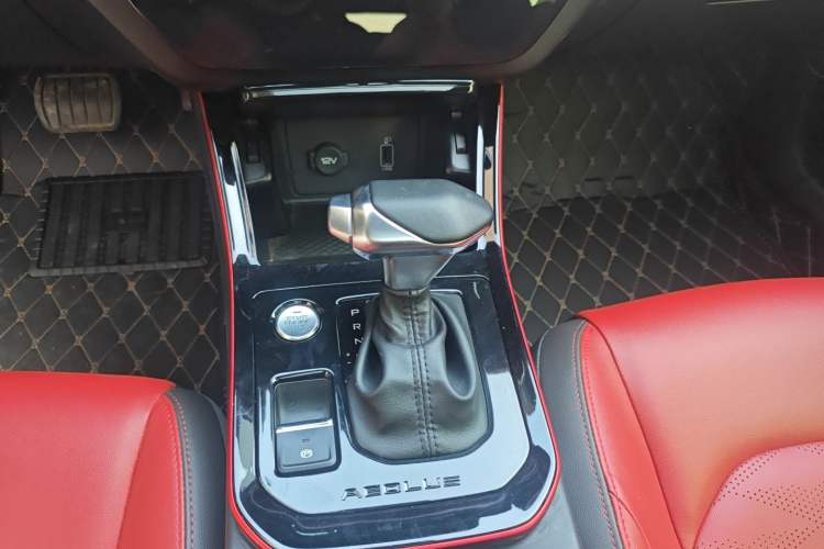 Used Dongfeng Aeolus Yixuan 2022 230T Automatic Adaptive-Beam Knight Edition Gear Lever