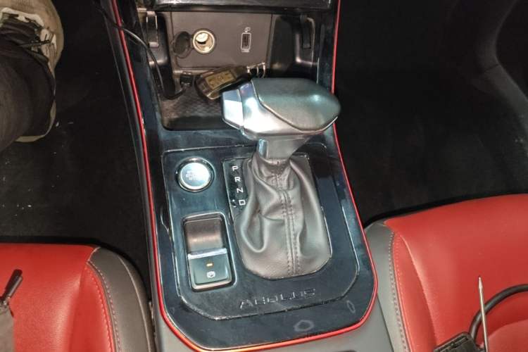 Used Dongfeng Aeolus Yixuan 2022 230T Automatic Adaptive-Beam Knight Edition Gear Lever