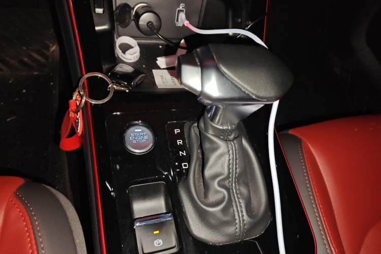 Used Dongfeng Aeolus Yixuan 2022 230T Automatic Adaptive-Beam Knight Edition Gear Lever