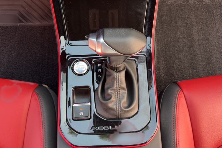 Used Dongfeng Aeolus Yixuan 2022 230T Automatic Adaptive-Beam Knight Edition Gear Lever