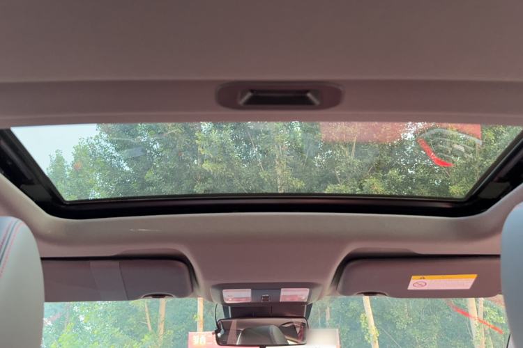 Used Dongfeng Aeolus Yixuan 2022 230T Automatic Adaptive-Beam Knight Edition Headliner