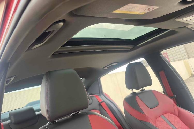 Used Dongfeng Aeolus Yixuan 2022 230T Automatic Adaptive-Beam Knight Edition Headliner