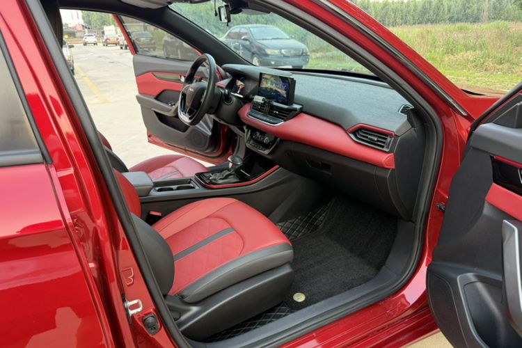 Used Dongfeng Aeolus Yixuan 2022 230T Automatic Adaptive-Beam Knight Edition Interior 2