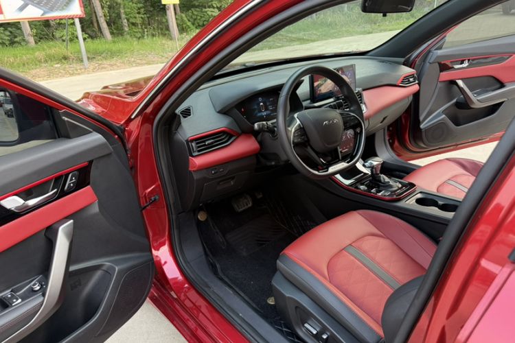 Used Dongfeng Aeolus Yixuan 2022 230T Automatic Adaptive-Beam Knight Edition Interior 3