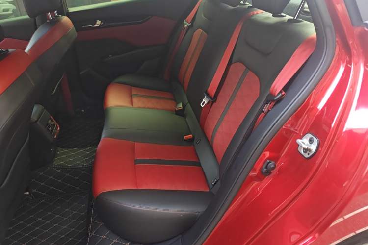 Used Dongfeng Aeolus Yixuan 2022 230T Automatic Adaptive-Beam Knight Edition Interior 4